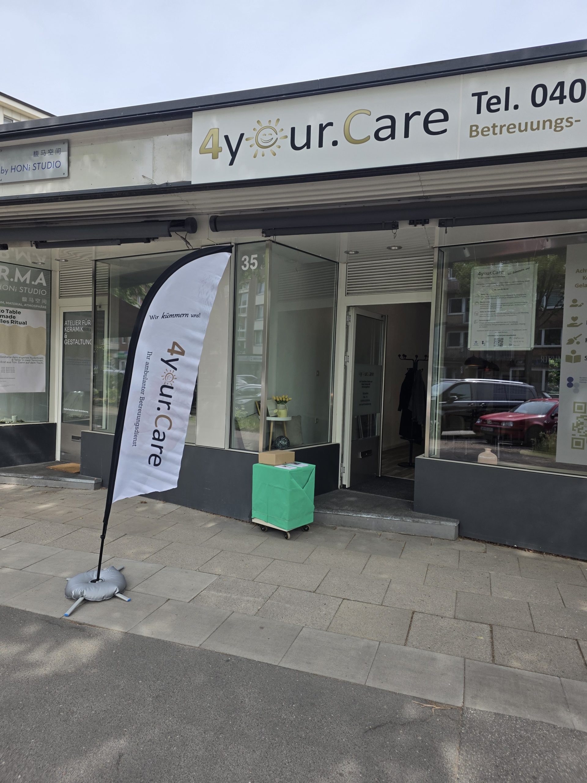 Eingang zum 4your.Care-Büro am Mundsburger Damm 35 in Hamburg-Uhlenhorst